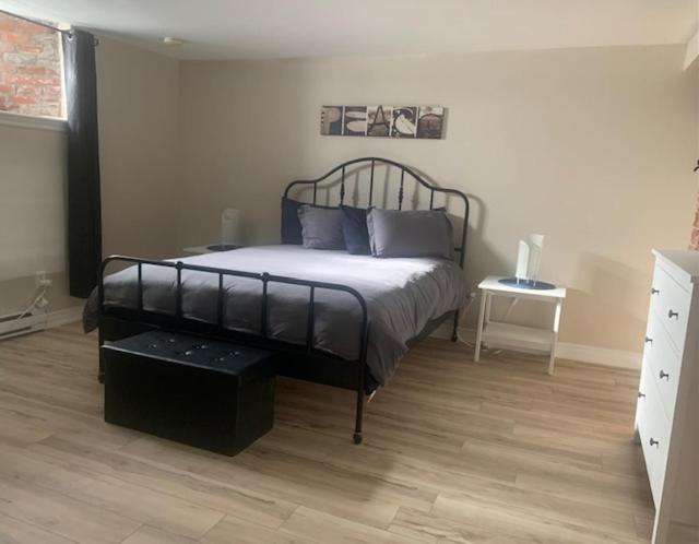 Downtown One Bedroom/Historic Bauer Terrace 哈利法克斯 外观 照片